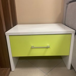 odprodaja exponata nočne omarice Venus